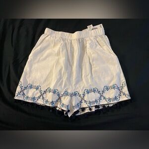 Boohoo shorts size 4